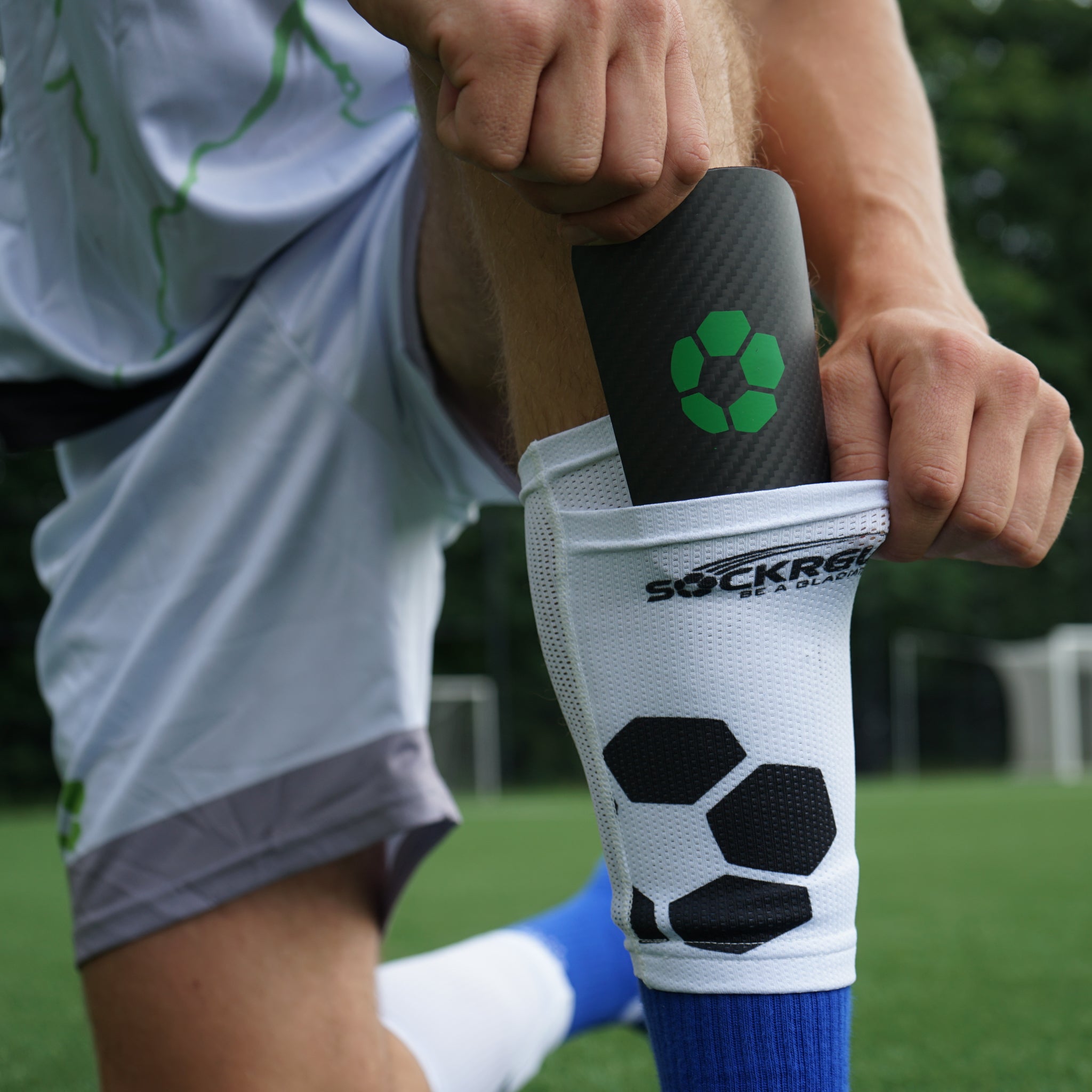 Lichtgewicht carbon scheenbeschermer productfoto