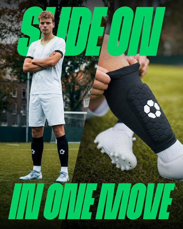 Voetballer trekt een ingebouwde scheenbeschermer over zijn onderbeen